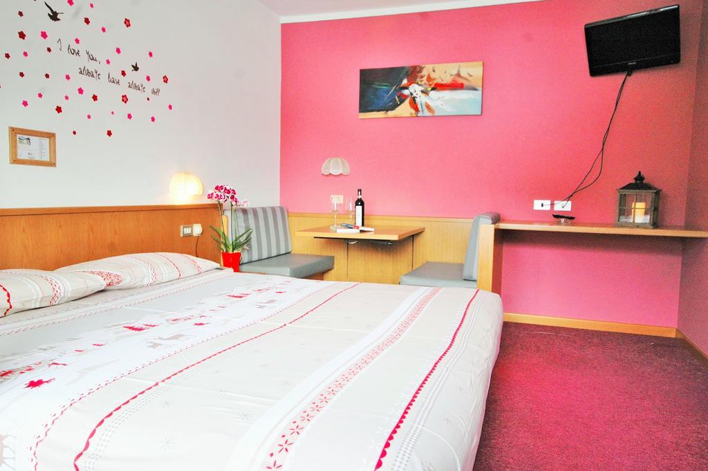 Garni Gimea Hotel Livigno Exterior photo